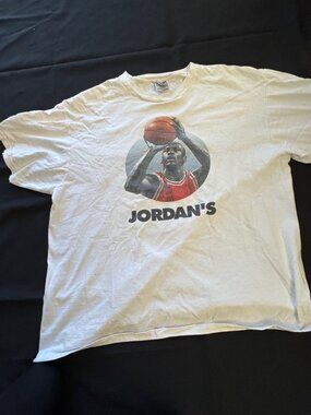 Vintage Nike "Jordan’s Back" T-Shirt: Size L; Michael Jordan Chicago Bulls Tee